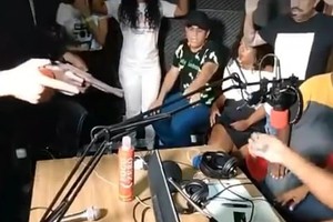 巴西電台正直播節目　５歹徒突持槍闖入行劫