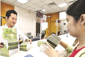 銀行向企業提供優惠貸款。