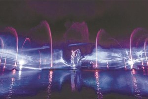 蓮潭絢麗水上視聽燈光秀。
