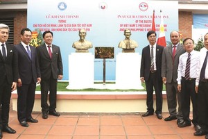 菲律賓駐越南大使館與越南-菲律賓友協及太原大學配合，昨(2)日在太原省為座落於太原大學的國際系校園內豎立的我國偉大領袖胡志明主席以及菲律賓民族英雄扶西‧黎剎的雕像舉行落成儀式。