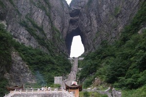 騰雲駕霧登上管壩天門