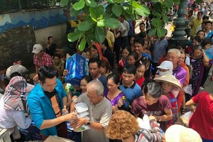 平西市場商販端午節行善