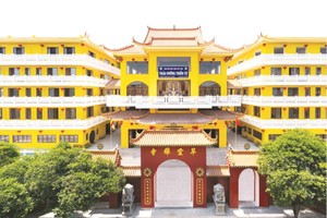 新建後的草堂禪寺巍峨壯觀。