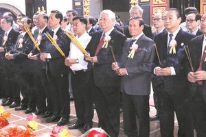 潮州義安會館第八屆理事會拈香參拜關聖帝君。