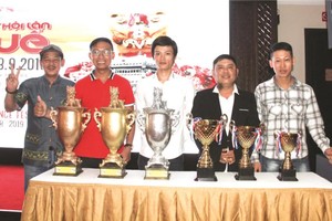 越華龍獅團隊介紹順化龍獅節活動。