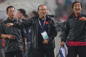 朴恆緒教練（中）可以選拔越僑球員入國家選手隊。