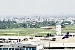 擴建新山一機場是迫切需求。