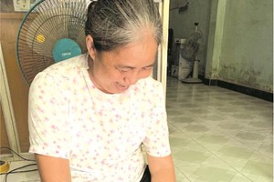 陳蓮女士整理祖母留下的舊物品送給麒麟先生。