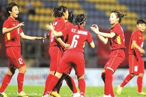 越南女子隊慶祝進球。