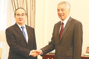 市委書記阮善仁會見新加坡總理李顯龍。