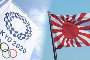 韓國抗議帶旭日旗（右）進賽場。