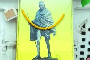 印度國父甘地骨灰被盜　照片被塗污