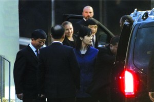 朝鮮代表團抵達瑞典斯德哥爾摩。