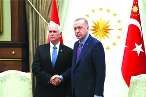 土總統埃爾多安（右）與美副總統彭斯舉行會晤。