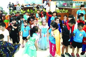 大發食品公司為台商子弟舉辦萬聖節活動。