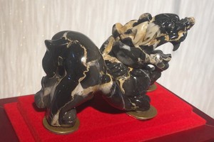 讀者T君在淡水夜市僅花200美元 買到越南企業家須花1萬美元才買到 的貔貅（一模一樣）。