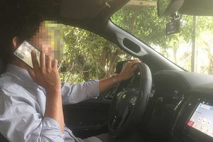 實際證明在駕駛時使用手持電話會增加交通事故。