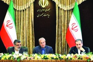 伊朗原子能組織發言人、政府發言人和外交部長出席記者招待會。