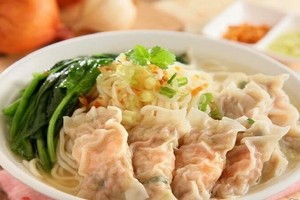 提到何宗權街，便讓人想到美味的水餃麵。