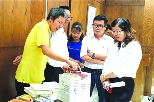 阮維芹介紹中國哲學叢書出版