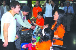 越南落葉劑受害者和日本原子彈爆炸受害者互相交流。