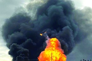 現場黑煙滾滾。