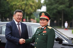 吳春歷大將昨(28)日下午在河內市國防部辦事處主持了歡迎恩赫包勒德部長的正式儀式。