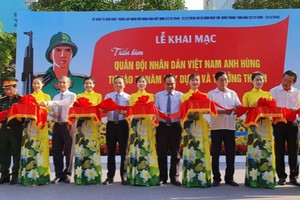 越南人民軍建設與成長圖片展