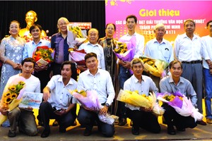 市委宣教處副主任楊世忠以及各協會會員、作家、畫家、書法家應邀出席。