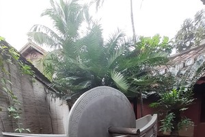 木頭船型輾藥槽。