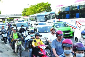 １３號國道交通堵塞。