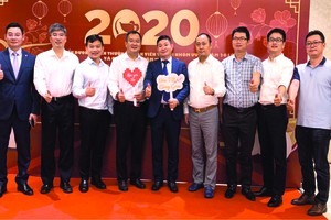 各界賓客祝賀越南格力取得好成績。