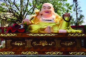 觀音閣新增彌勒佛像讓百姓供奉。