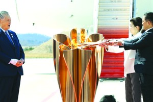 東京奧運聖火抵達日本