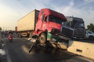 集裝箱車失控致多人驚慌失措