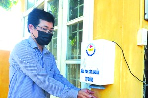 富安職技高等學校成功研製消毒洗手機。