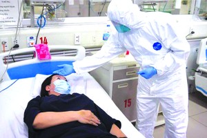 醫生時時警惕病毒感染危機。