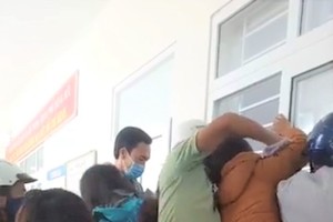 社會隔離結束民眾爭先恐後辦手續