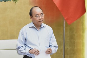 政府總理阮春福主持視像會議。