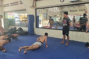 運動員正在鍛煉體力。