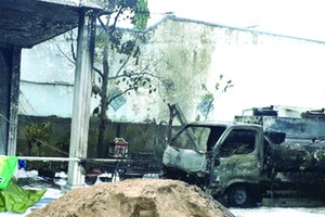 油槽車在加油站起火