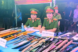 民眾自願向公安力量繳納武器