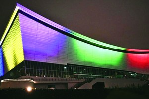 東京奧運部分場館亮起「奧運五彩燈」