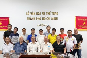 第五郡體育中心向市文體廳匯報本市龍獅聯團成立工作。