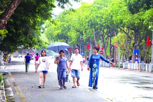 還劍湖步行街一隅。