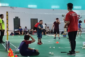 家長選擇沒有身體接觸的體育項目讓孩子參與鍛煉。