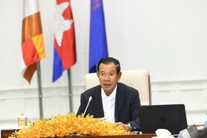 洪森總理主持內閣全體會議。