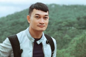 張明國泰在《暖火》中飾演一名消防員。