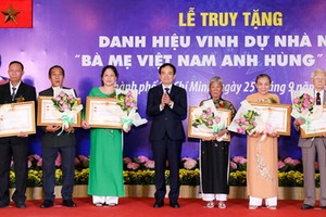 向41名母親追授越南英雄母親稱號