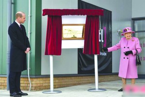 英女王疫後首次亮相公共活動